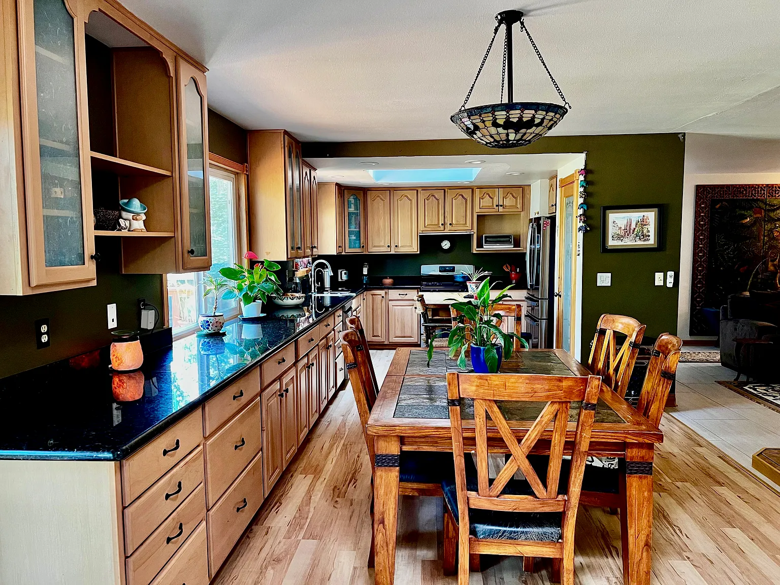 3 bed, 1640 sqft, $3,300 — Photo 3