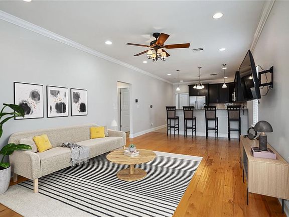 4th image of 305 Mound Ave
