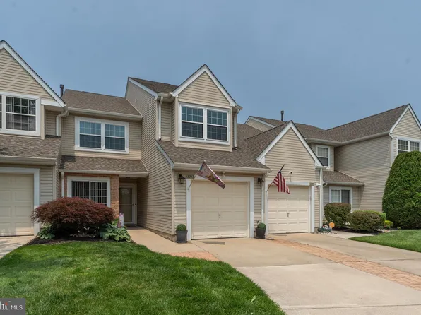 2202 Doral Dr, Blackwood, NJ 08012