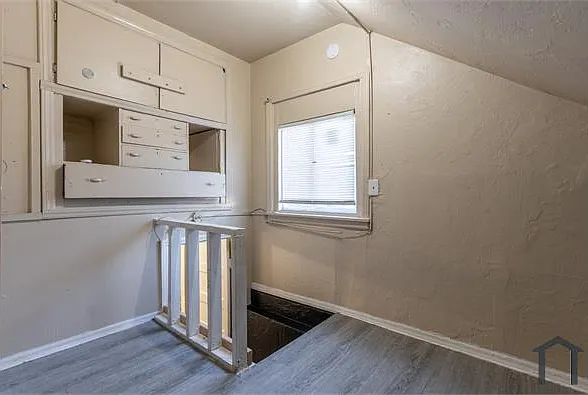 912 SW 35th St — Photo 25