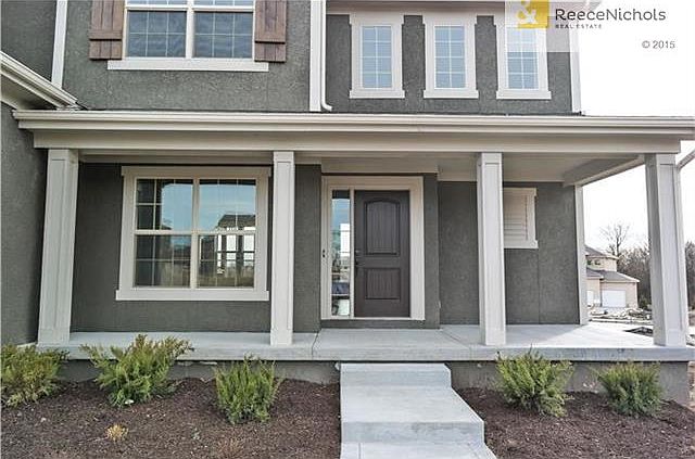 Community amenities include: 2 pools, 2 playground areas, a sand volleyball court, trash and recycling pick-up. City park is within walking distance and has miles of walking trails! Close to nearby shopping, easy highway access and award winning schools. 