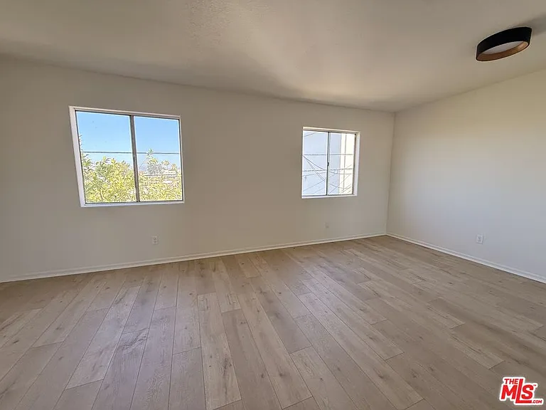1031 Coronado Ter — Photo 25