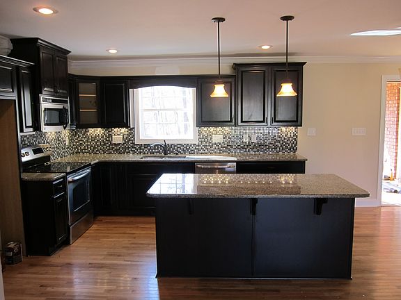 4th image of 1726 Sassafras Ln