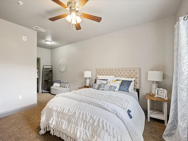 Lake Villas Apartments — Photo 9