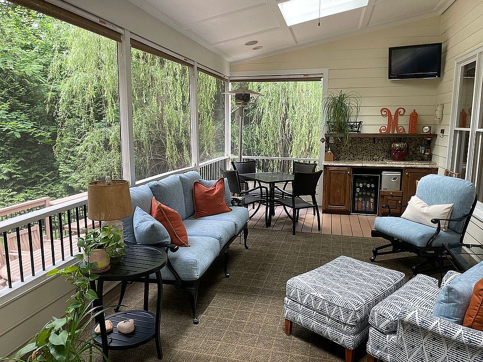 Relaxing outdoor porch 