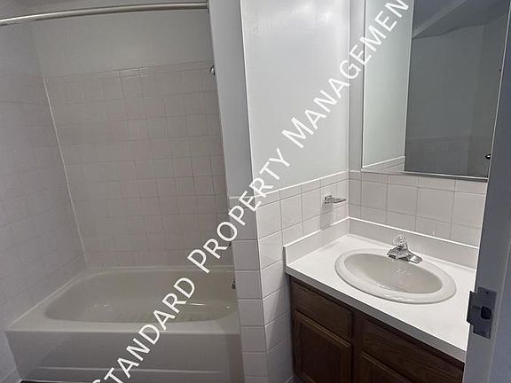 4th image of 215 Humboldt Pkwy #D3