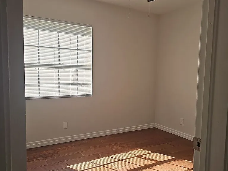 3448 Inwood Cir E — Photo 11