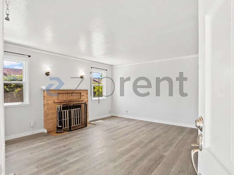 14331 Capri Dr — Photo 6