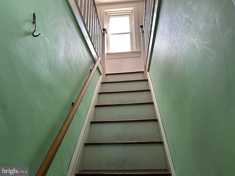 1049 Genesee St — Photo 13
