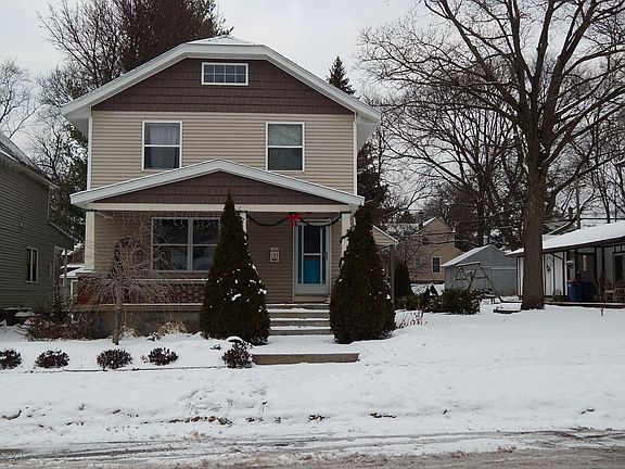 4th image of 837 Lyon St NE