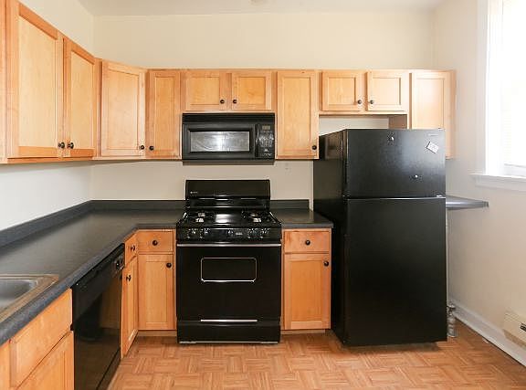 2nd image of 4425 N Wolcott Ave APT 3A