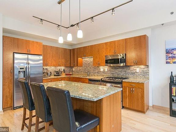 4th image of 215 10th Ave S #739