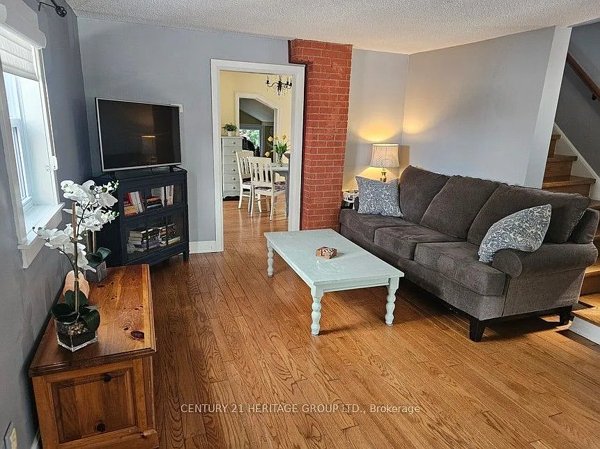 3 bed, $2,300 — Photo 3