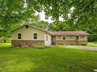 303 Woodriver Dr, De Soto, IL 62924