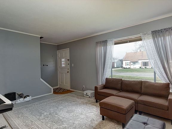3rd image of 631 E 261st St