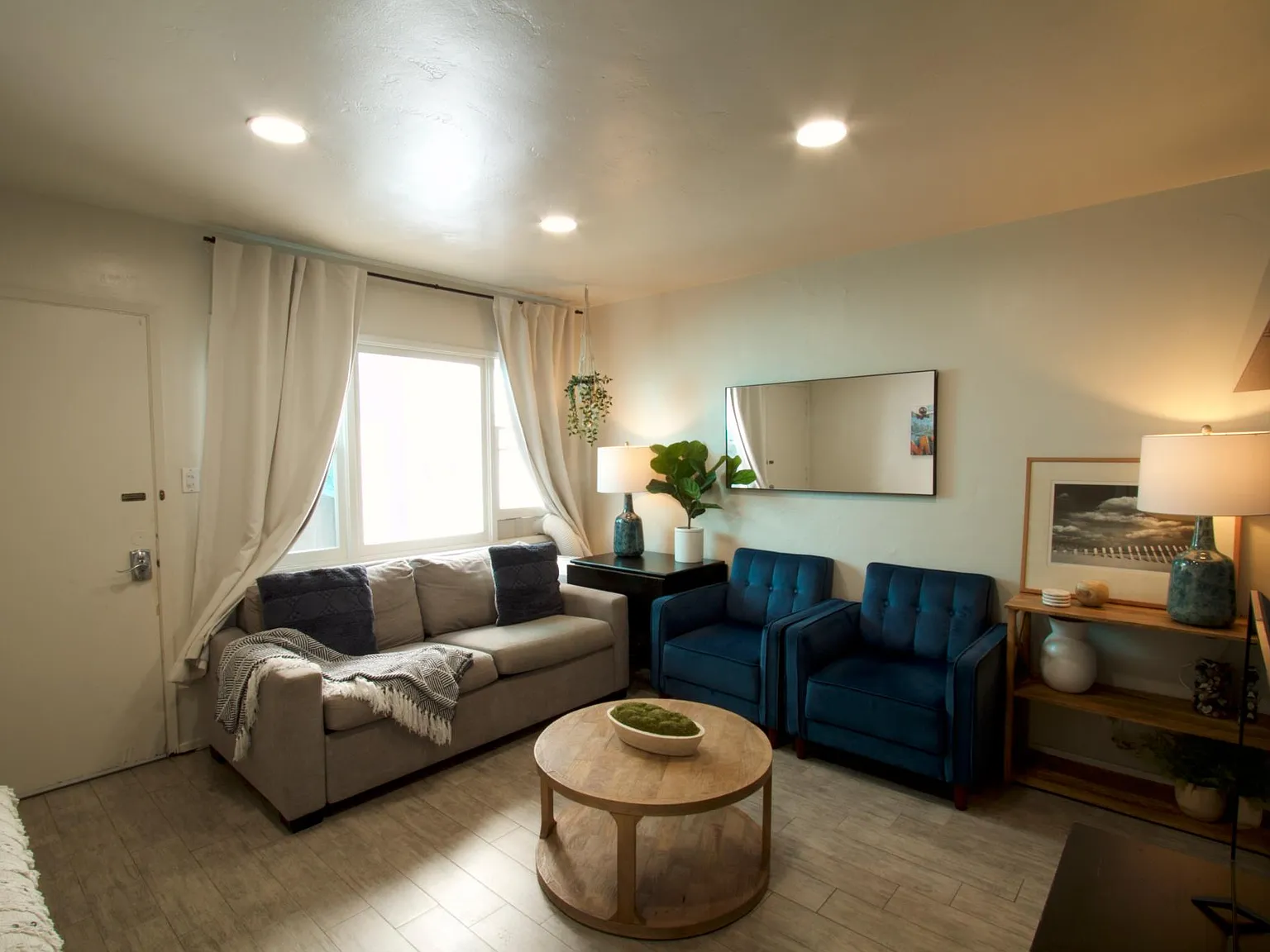 2 bed, 650 sqft, $3,495 — Photo 2