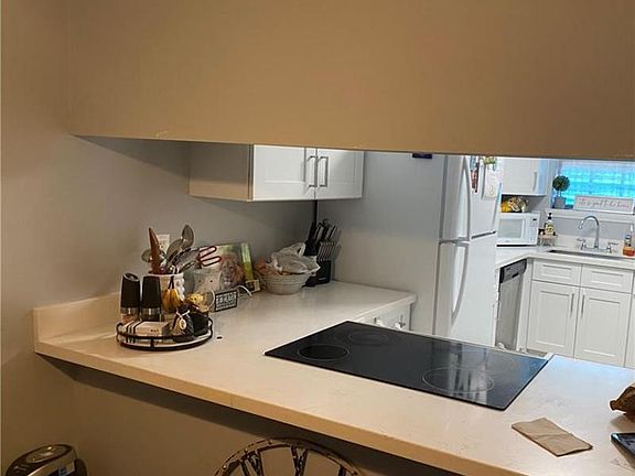 4th image of 111 River Point Dr APT A