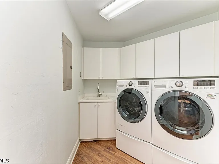 14813 Laguna Dr #401 — Photo 40