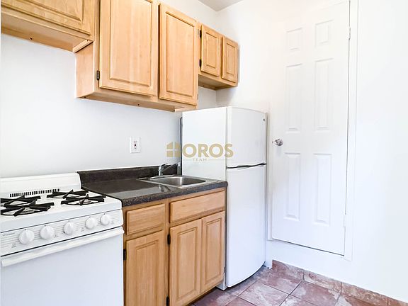 5th image of 215 E 10th St APT 18