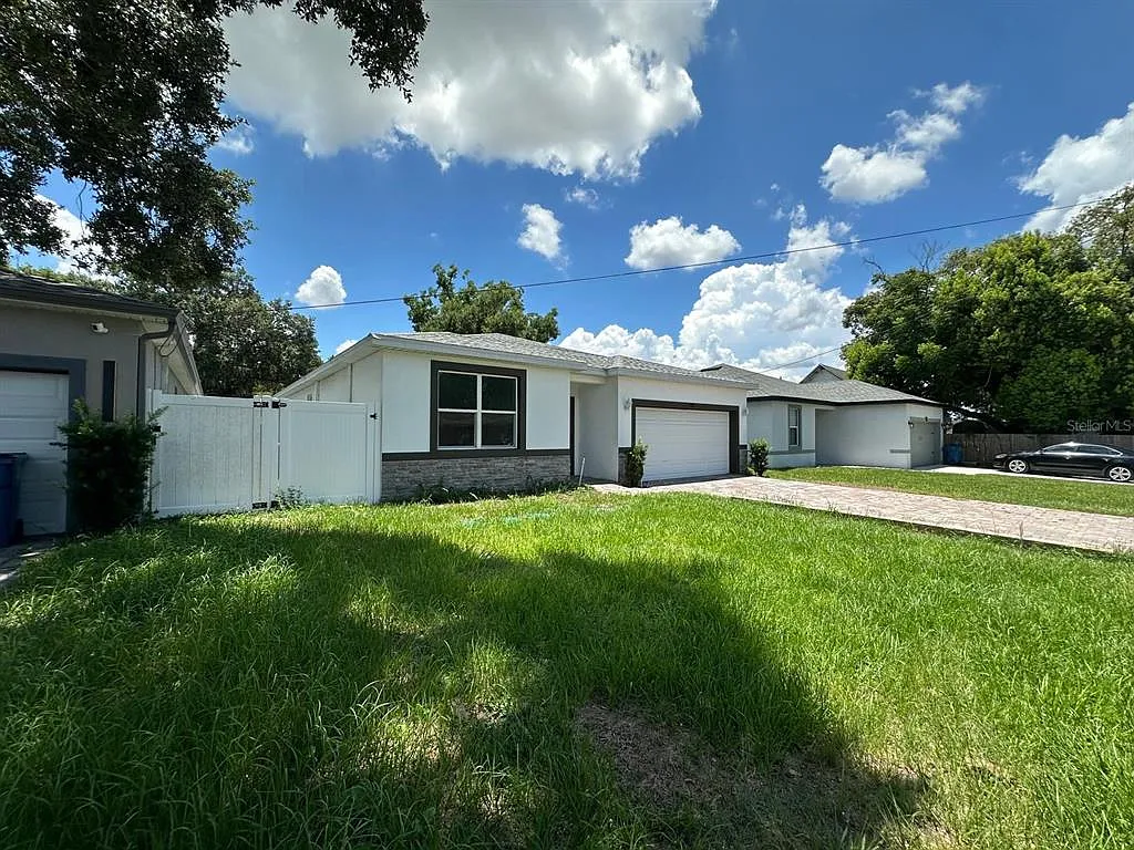 4 bed, 2.5 bath, 1827 sqft, $2,190 — Photo 3