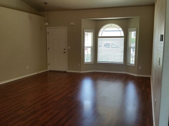 5th image of 504 W Palmer Dr