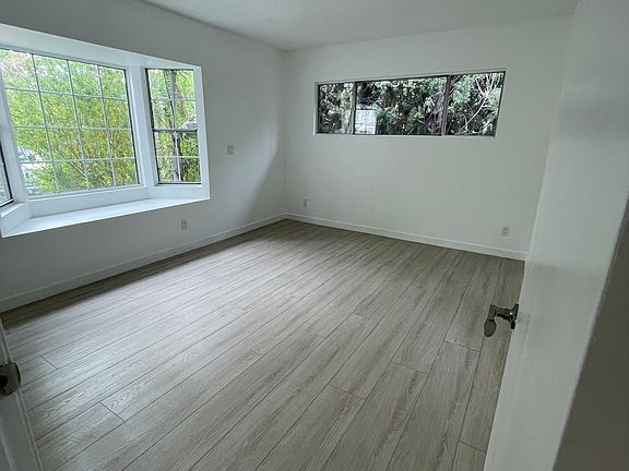 5th image of 10157 Swinton Ave #1