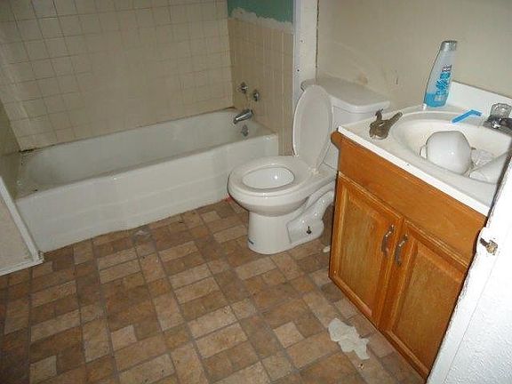 5th image of 2916 E 25th St