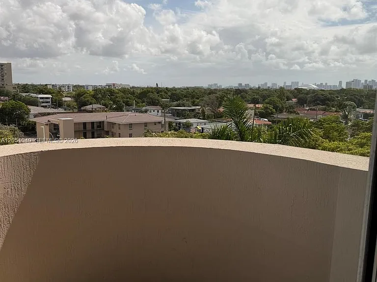 50 Menores Ave #518 — Photo 3