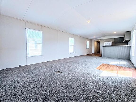 3rd image of 212 Sunshine Dr