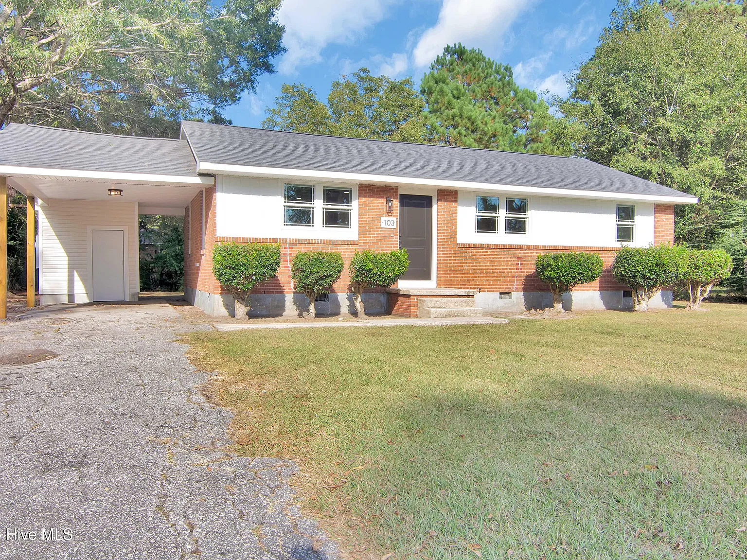 3 bed, 1.0 bath, 1175 sqft, $1,500 — Photo 1