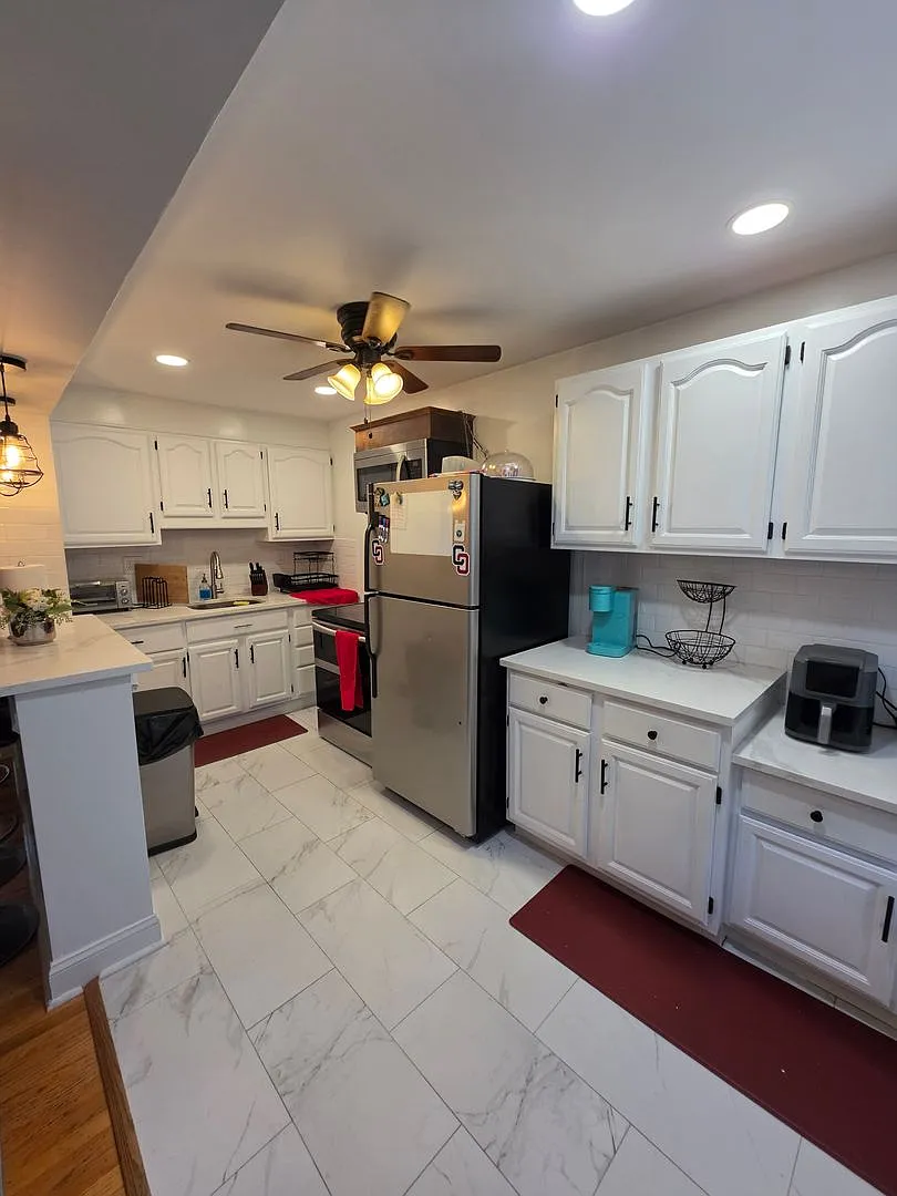 Spacious 3-Bedroom, 2-Bath Home with Finished Basement, Parking & Central Air — Photo 2