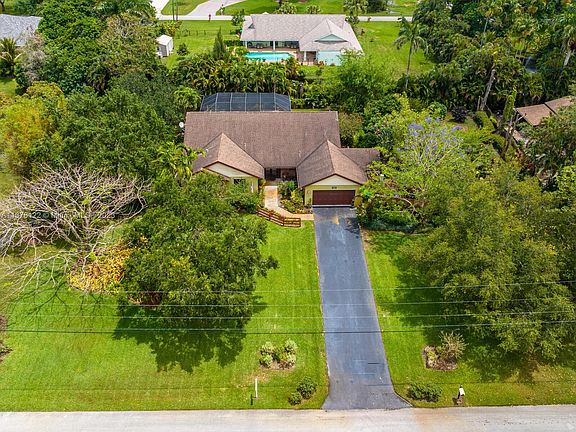 3rd image of 4050 SW 102nd Ave