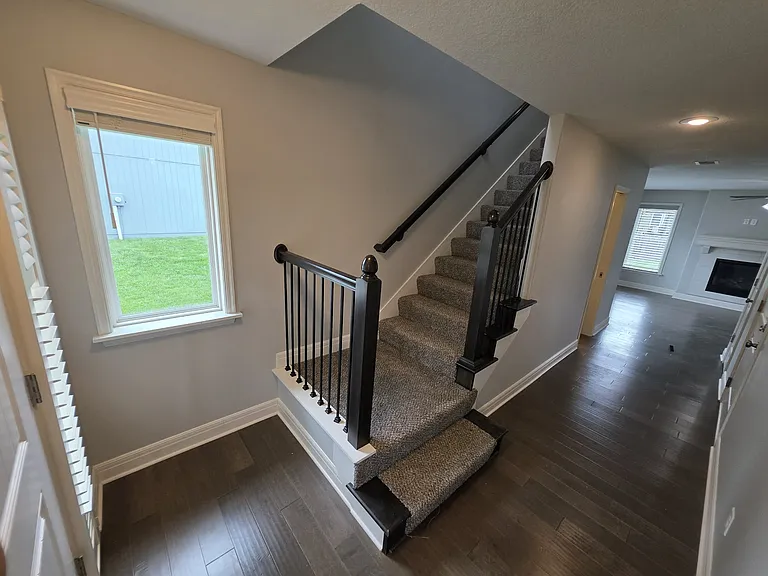 1001 SW Arborfair Dr — Photo 3