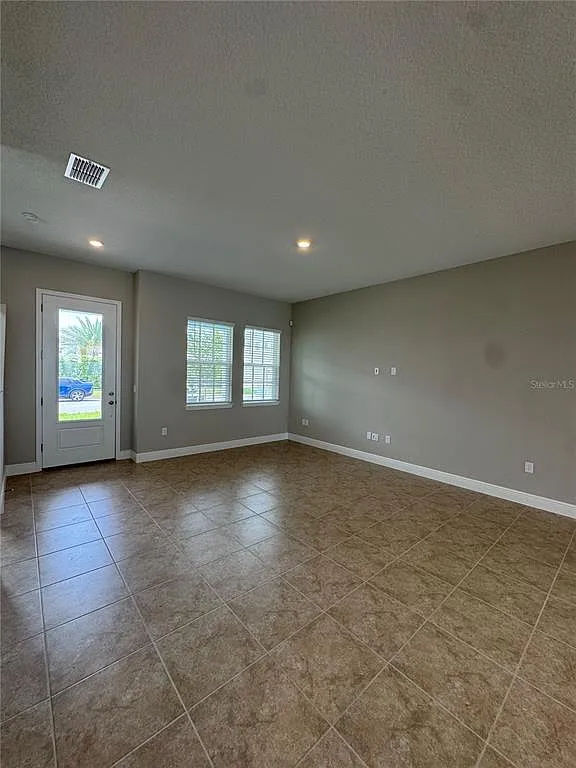 3 bed, 2.5 bath, 2385 sqft, $3,800 — Photo 4