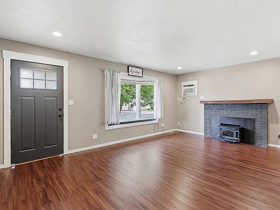 3rd image of 4112 W Wellesley Ave