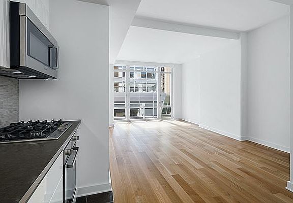 3rd image of 1050 6th Ave #7B