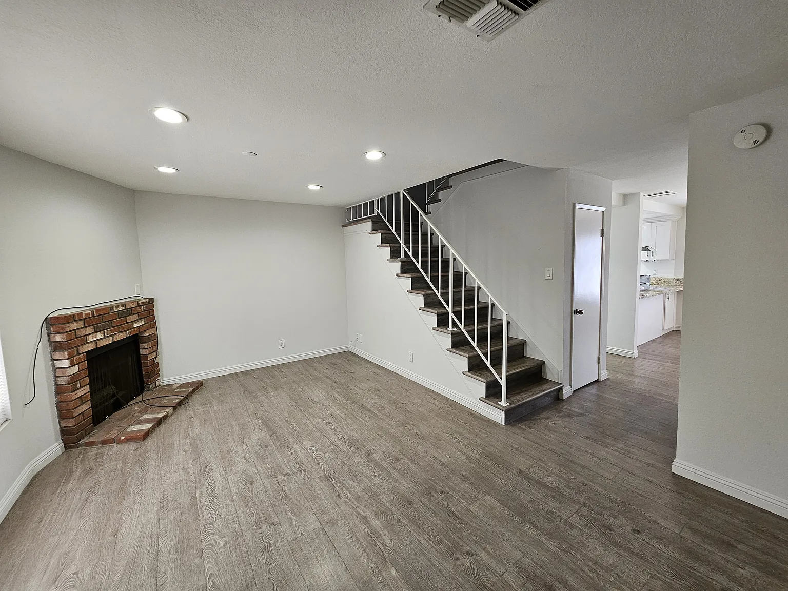 3 bed, 1267 sqft, $3,400 — Photo 4