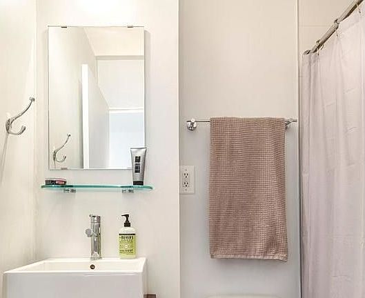 4th image of 184 Thompson St APT 3V