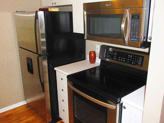 5th image of 4710 Parrau Dr