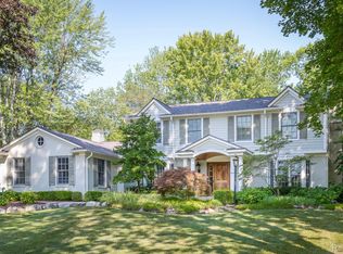 825 N Valley Chase Rd, Bloomfield Hills, MI 48304