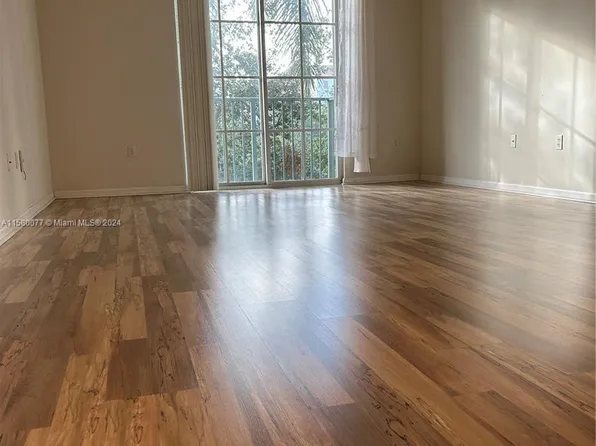 630 Sapodilla Ave APT 313, West Palm Beach, FL 33401