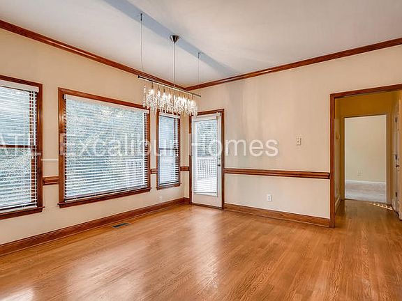 5th image of 2851 Calumet Farm Ln