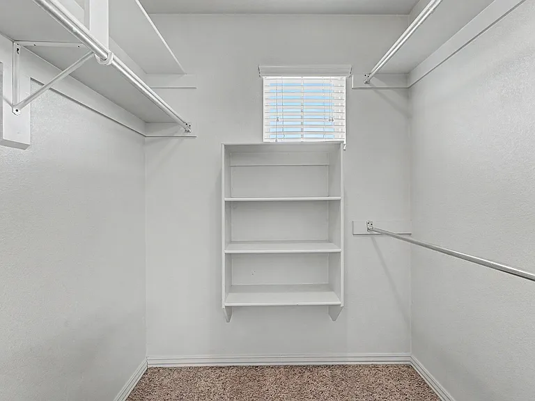 592 N Longfellow Ln — Photo 13
