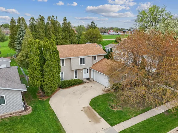 2201 W 8th St, Cedar Falls, IA 50613