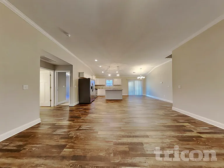 228 Hallmark Cir — Photo 3