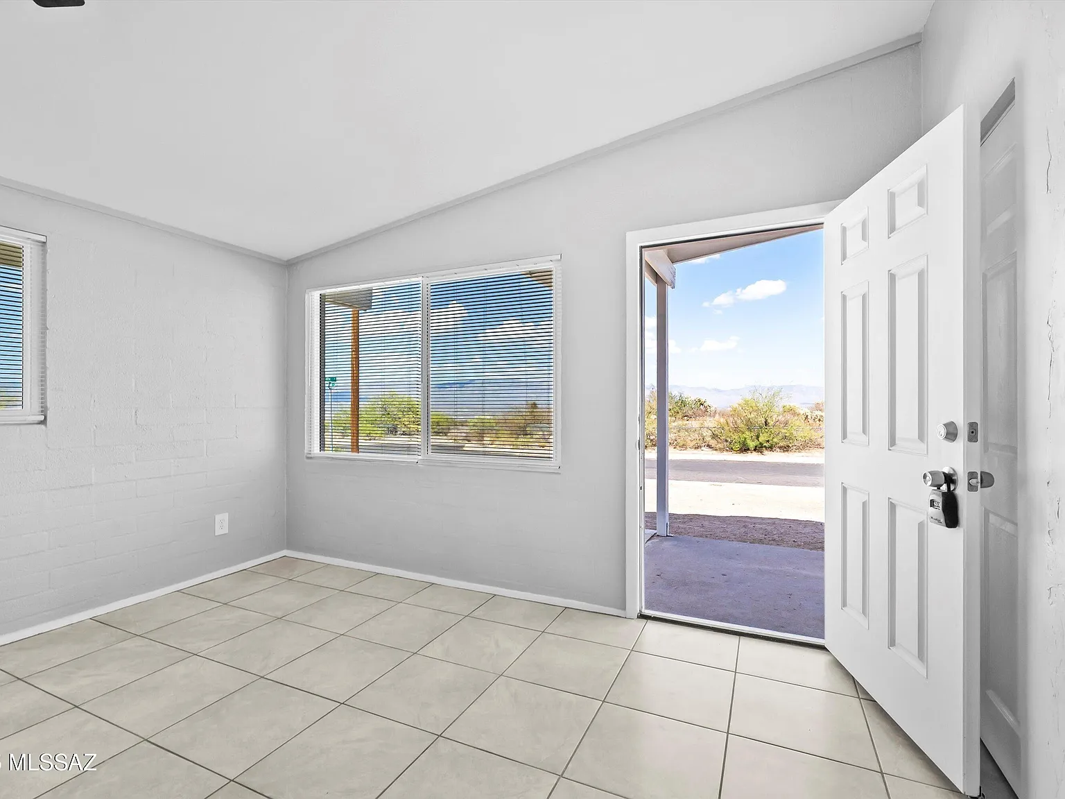 2 bed, 1.0 bath, 1176 sqft, $995 — Photo 4