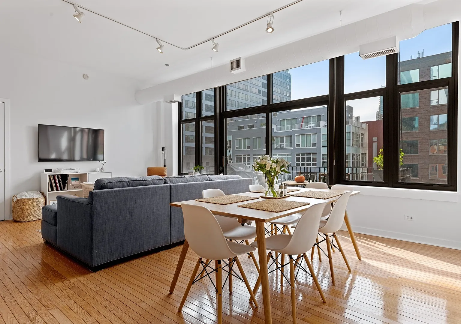 2 bed, 1170 sqft, $4,100 — Photo 4
