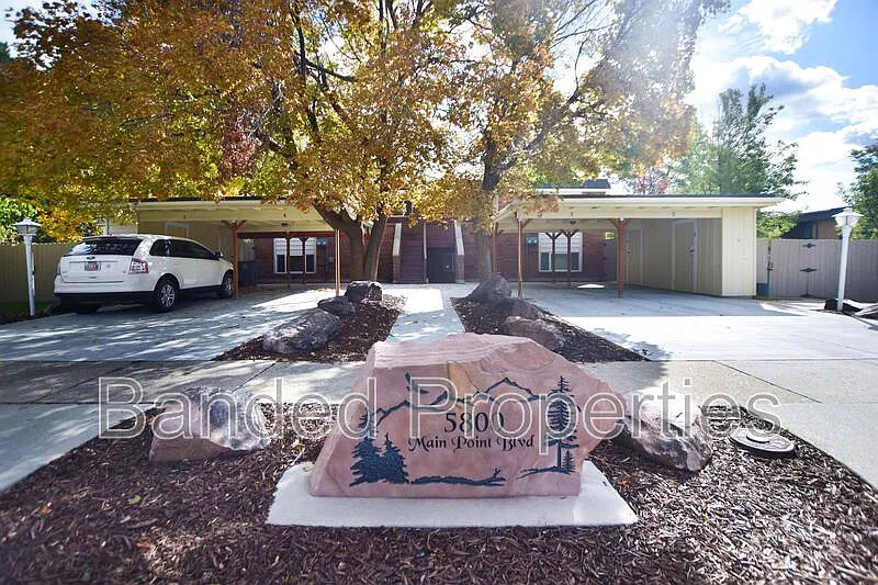 2 bed, 1.0 bath, 860 sqft, $1,395 — Photo 2