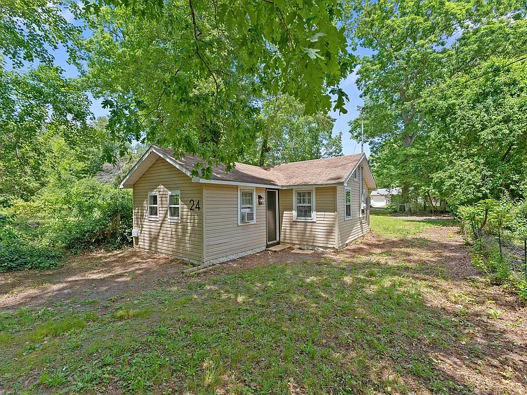 24 Begonia St — Photo 19