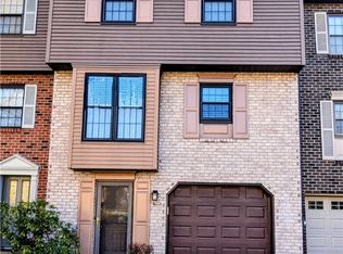 7340 Beacon Hill Dr, Pittsburgh, PA 15221